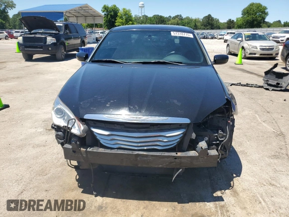 2012 Chrysler 200 Touring z VIN 1C3CCBBB9CN181478, wystawiony jako Copart lot #57318715 z przebiegiem 151 534 mil mil oraz Szkoda całkowita • Salvage title. Historia ofert i sprzedaży dostępna na DreamBid. Obrazek 5.