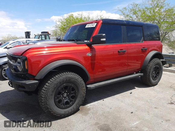 2024 Ford Bronco Wildtrak z VIN 1FMEE2BP1RLB27070, wystawiony jako Copart lot #54312945 z przebiegiem 3 354 mil mil oraz Szkoda całkowita • Salvage title. Historia ofert i sprzedaży dostępna na DreamBid. Obrazek 1.