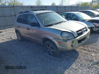 2008 Hyundai Tucson GLS with VIN KM8JM12B68U894325, listed as a IAAI auction lot 42003942 with 272,856 mi miles. Bid and sale history available at carsss.com. Image 1.