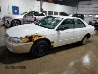 1997 Toyota Camry LE z VIN 4T1BG22K4VU787707, wystawiony jako Copart lot #58356905 z przebiegiem 257 612 mil mil oraz Czysty tytuł • Clean title. Historia ofert i sprzedaży dostępna na DreamBid. Obrazek 1.