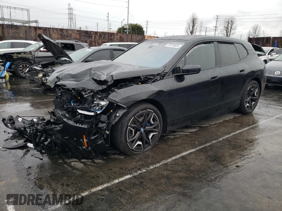 2024 BMW iX M60 z VIN WB533CF06RCR71038, wystawiony jako Copart lot #47573025 z przebiegiem Nie podano mil oraz Szkoda całkowita • Salvage title. Historia ofert i sprzedaży dostępna na DreamBid. Obrazek 1.