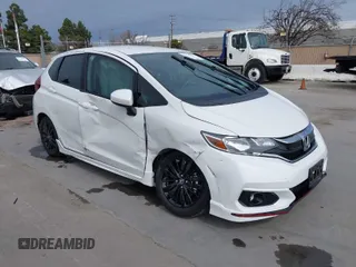 2020 Honda Fit Sport z VIN 3HGGK5H60LM719086, wystawiony jako IAAI lot #41723952 z przebiegiem 9360 mil mil oraz . Historia ofert i sprzedaży dostępna na DreamBid. Obrazek 1.
