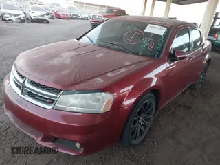 2014 Dodge Avenger SXT z VIN 1C3CDZCB3EN202882, wystawiony jako IAAI lot #41014567 z przebiegiem 152 793 mil mil oraz . Historia ofert i sprzedaży dostępna na DreamBid. Obrazek 2.