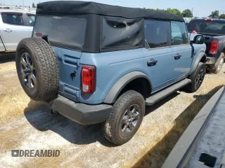 2023 Ford Bronco z VIN 1FMDE5BHXPLA99837, wystawiony jako Copart lot #56073885 z przebiegiem 9 679 mil mil oraz Szkoda całkowita • Salvage title. Historia ofert i sprzedaży dostępna na DreamBid. Obrazek 3.