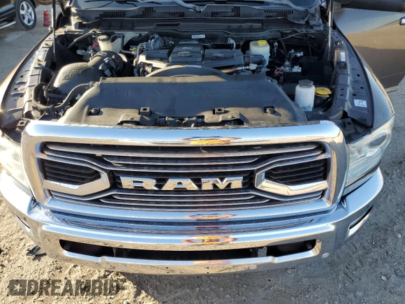 2018 Ram 3500 Laramie Longhorn z VIN 3C63RRKLXJG239218, wystawiony jako Copart lot #79291804 z przebiegiem 149 384 mil mil oraz Szkoda całkowita • Salvage title. Historia ofert i sprzedaży dostępna na DreamBid. Obrazek 11.