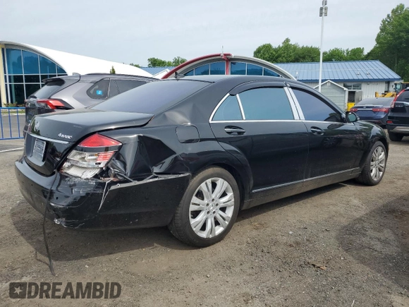 2009 Mercedes-Benz S 550 z VIN WDDNG86X29A243651, wystawiony jako Copart lot #57601455 z przebiegiem 141 637 mil mil oraz Nie do naprawy • Non repairable. Historia ofert i sprzedaży dostępna na DreamBid. Obrazek 3.