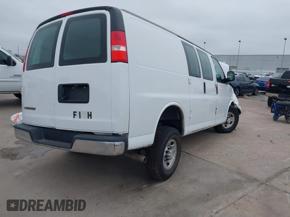 2018 Chevrolet Express Cargo Van with VIN 1GCWGAFG3J1905280, listed as a IAAI auction lot 41610303 with 262,115 mi miles. Bid and sale history available at carsss.com. Image 4.