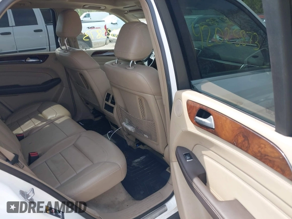 2015 Mercedes-Benz M 400 z VIN 4JGDA5GB1FA573460, wystawiony jako IAAI lot #42025873 z przebiegiem 156 008 mil mil oraz . Historia ofert i sprzedaży dostępna na DreamBid. Obrazek 8.