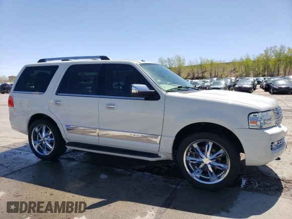 2008 Lincoln Navigator z VIN 5LMFU28558LJ18851, wystawiony jako Copart lot #54992975 z przebiegiem 72 871 mil mil oraz Szkody całkowita. Historia ofert i sprzedaży dostępna na DreamBid. Obrazek 4.