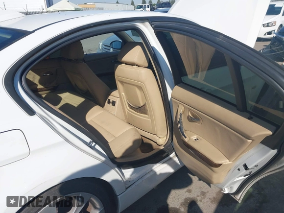 2008 BMW 3 Series 328i z VIN WBAVC53508FZ86427, wystawiony jako IAAI lot #42745902 z przebiegiem 173 327 mil mil oraz . Historia ofert i sprzedaży dostępna na DreamBid. Obrazek 8.