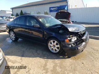 2004 Volvo S60 with VIN YV1RH59H842379484, listed as a Copart auction lot 72387084 with 213,647 mi miles and Non Repairable. Bid and sale history available at carsss.com. Image 4.