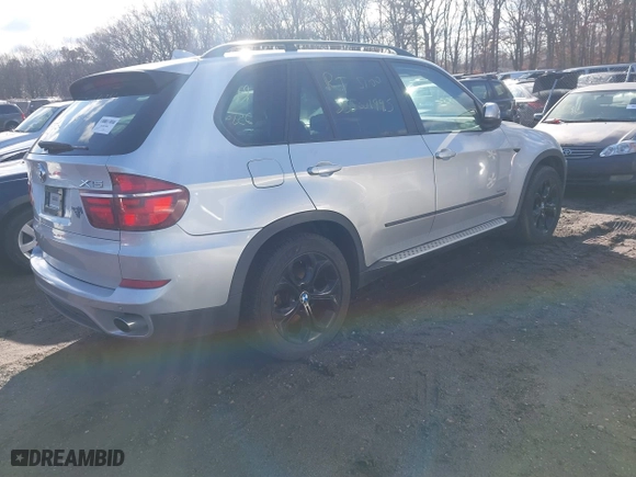 2011 BMW X5 35i with VIN 5UXZV4C59BL406947, listed as a IAAI auction lot 41684050 with 999,999 mi miles. Bid and sale history available at carsss.com. Image 4.