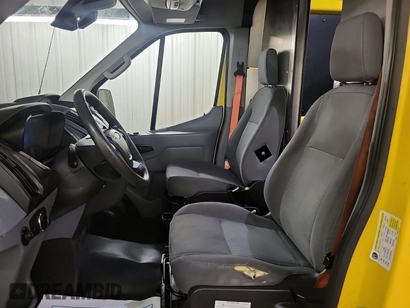 2019 Ford Transit z VIN 1FTYR3XM7KKA24824, wystawiony jako IAAI lot #42500762 z przebiegiem 75 307 mil mil oraz . Historia ofert i sprzedaży dostępna na DreamBid. Obrazek 5.