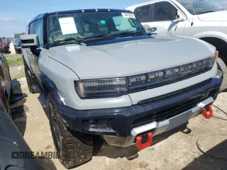 2024 GMC Hummer EV 2X with VIN 1GKB0NDE8RU110722, listed as a Copart auction lot 74670304 with 257 mi miles and Non Repairable. Bid and sale history available at carsss.com. Image 4.