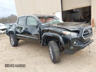 2017 Toyota Tacoma SR5 z VIN 3TMAZ5CN7HM043144, wystawiony jako IAAI lot #41758561 z przebiegiem 205 213 mil mil oraz . Historia ofert i sprzedaży dostępna na DreamBid. Obrazek 1.