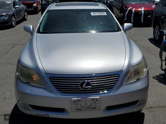 2007 Lexus LS 460 L with VIN JTHGL46F875002907, listed as a Copart auction lot 64142945 with 256,970 mi miles and Clean title. Bid and sale history available at DreamBid. Image 5.