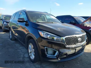 2018 Kia Sorento LX z VIN 5XYPG4A39JG385905, wystawiony jako IAAI lot #40936433 z przebiegiem 116 080 mil mil oraz . Historia ofert i sprzedaży dostępna na DreamBid. Obrazek 1.