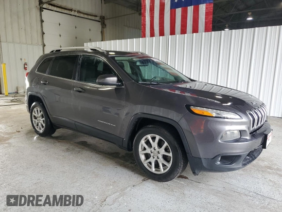 2017 Jeep Cherokee Latitude with VIN 1C4PJLCBXHD232099, listed as a Copart auction lot 55359125 with 61,639 mi miles and Clean title. Bid and sale history available at DreamBid. Image 4.