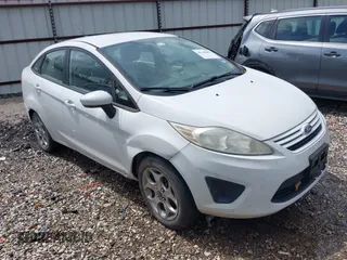 2013 Ford Fiesta S z VIN 3FADP4AJ6DM164759, wystawiony jako IAAI lot #42160809 z przebiegiem 155 083 mil mil oraz . Historia ofert i sprzedaży dostępna na DreamBid. Obrazek 1.