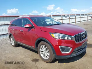 2017 Kia Sorento LX z VIN 5XYPGDA55HG192680, wystawiony jako IAAI lot #42453576 z przebiegiem 158 224 mil mil oraz . Historia ofert i sprzedaży dostępna na DreamBid. Obrazek 1.