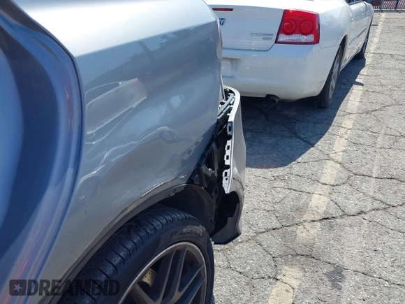 2016 Mercedes-Benz GLE 63 S AMG with VIN 4JGDA7FB6GA631271, listed as a IAAI auction lot 42470832 with 120,972 mi miles and . Bid and sale history available at DreamBid. Image 19.
