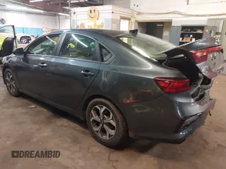 2019 Kia Forte LXS z VIN 3KPF24AD4KE061732, wystawiony jako IAAI lot #42286271 z przebiegiem 96 935 mil mil oraz . Historia ofert i sprzedaży dostępna na DreamBid. Obrazek 3.
