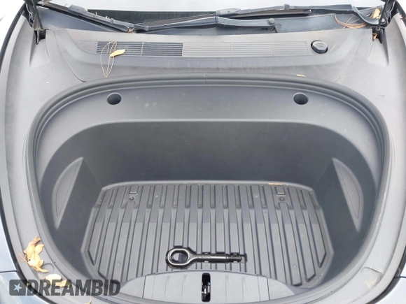 2023 Tesla Model 3 z VIN 5YJ3E1EA6PF435672, wystawiony jako IAAI lot #42375203 z przebiegiem 30 688 mil mil oraz . Historia ofert i sprzedaży dostępna na DreamBid. Obrazek 10.