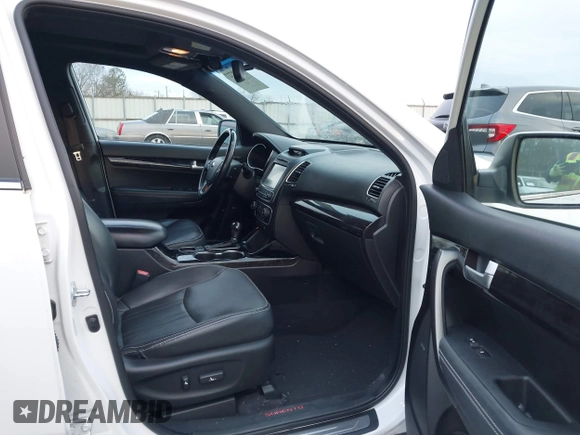 2014 Kia Sorento SX with VIN 5XYKW4A70EG451120, listed as a IAAI auction lot 41309727 with 106,262 mi miles. Bid and sale history available at carsss.com. Image 5.
