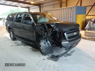2010 Chevrolet Suburban LS with VIN 1GNUCHE01AR158111, listed as a IAAI auction lot 41602157 with 263,227 mi miles. Bid and sale history available at carsss.com. Image 1.
