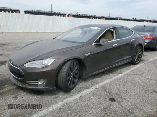 2013 Tesla Model S Performance с VIN 5YJSA1DP0DFP18285, выставлен на аукционе Copart как лот 58437215 с пробегом 130 059 миль миль и Чистый • Clean title. История ставок и продаж доступна на DreamBid. Изображение 1.