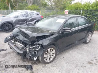 2015 Volkswagen Jetta SE with VIN 3VWD17AJ7FM276323, listed as a IAAI auction lot 40772955 with 135,593 mi miles and . Bid and sale history available at DreamBid. Image 2.