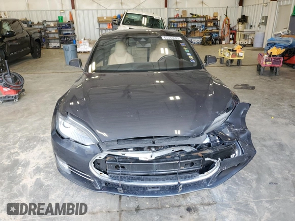2016 Tesla Model S 90D with VIN 5YJSA1E26GF126607, listed as a Copart auction lot 61333845 with 132,222 mi miles and Non repairable. Bid and sale history available at DreamBid. Image 5.