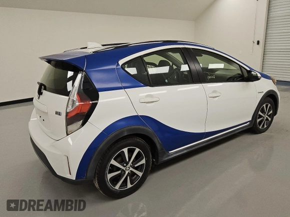 2018 Toyota Prius One z VIN JTDKDTB39J1600002, wystawiony jako Copart lot #53493975 z przebiegiem 87 147 mil mil oraz Czysty tytuł • Clean title. Historia ofert i sprzedaży dostępna na DreamBid. Obrazek 3.