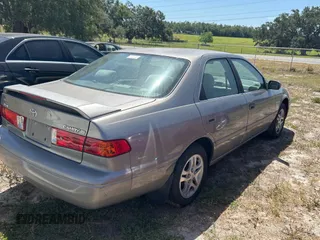 2000 Toyota Camry CE with VIN 4T1BG22K0YU002152, listed as a Copart auction lot 55530965 with 366,513 mi miles and Clean Title. Bid and sale history available at carsss.com. Image 4.
