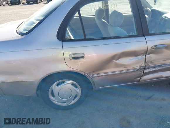 1998 Toyota Corolla VE z VIN 2T1BR18E9WC045442, wystawiony jako IAAI lot #42104201 z przebiegiem 243 256 mil mil oraz . Historia ofert i sprzedaży dostępna na DreamBid. Obrazek 6.