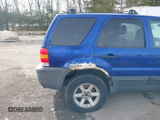2005 Ford Escape Hybrid with VIN 1FMCU96HX5KC07148, listed as a IAAI auction lot 41741158 with 225,598 mi miles. Bid and sale history available at carsss.com. Image 14.