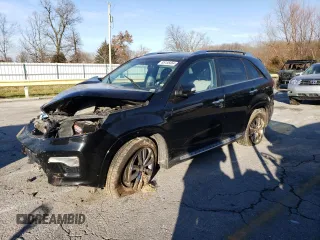 2013 Kia Sorento SX z VIN 5XYKW4A28DG357876, wystawiony jako Copart lot #85158464 z przebiegiem 208 094 mil mil oraz Szkoda całkowita • Salvage title. Historia ofert i sprzedaży dostępna na DreamBid. Obrazek 1.