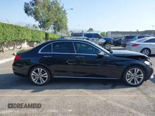 2018 Mercedes-Benz C 300 z VIN 55SWF4JB4JU273394, wystawiony jako IAAI lot #42497154 z przebiegiem 55 606 mil mil oraz . Historia ofert i sprzedaży dostępna na DreamBid. Obrazek 13.