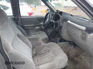 2001 Chevrolet S-10 LS with VIN 1GCCS19551K148520, listed as a IAAI auction lot 42218952 with 199,320 mi miles and . Bid and sale history available at DreamBid. Image 5.