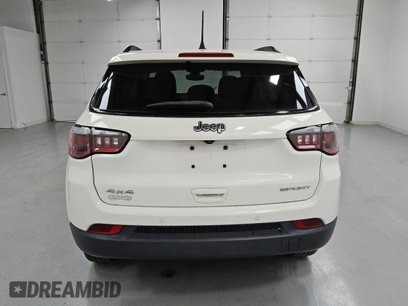 2018 Jeep Compass Sport z VIN 3C4NJDAB1JT306171, wystawiony jako Copart lot #55169745 z przebiegiem 54 489 mil mil oraz Czysty tytuł • Clean title. Historia ofert i sprzedaży dostępna na DreamBid. Obrazek 6.