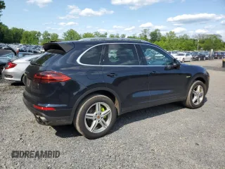 2016 Porsche Cayenne S E-Hybrid z VIN WP1AE2A23GLA17545, wystawiony jako Copart lot #58556435 z przebiegiem 136 497 mil mil oraz Szkoda całkowita • Salvage title. Historia ofert i sprzedaży dostępna na DreamBid. Obrazek 3.