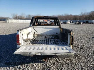 2001 Ford Super Duty F-250 XL with VIN 1FTNW21S01EA60395, listed as a Copart auction lot 84864984 with 0 mi miles and Salvage Title. Bid and sale history available at carsss.com. Image 6.