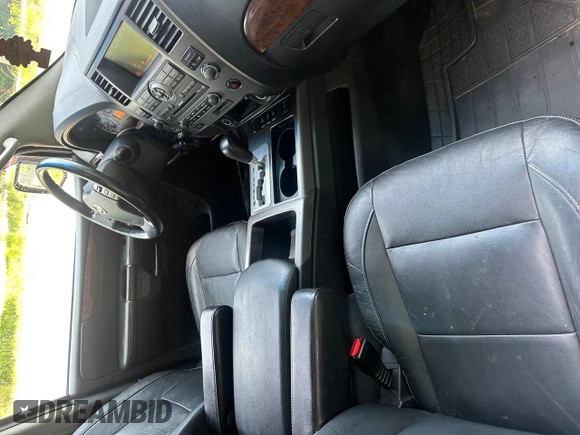 2012 Nissan Armada Platinum z VIN 5N1AA0NC4CN611169, wystawiony jako Copart lot #61077685 z przebiegiem 173 236 mil mil oraz Czysty tytuł • Clean title. Historia ofert i sprzedaży dostępna na DreamBid. Obrazek 5.