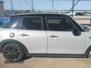 2015 MINI Hardtop 4 Door S z VIN WMWXU3C55F2B66314, wystawiony jako IAAI lot #42211312 z przebiegiem 101 395 mil mil oraz . Historia ofert i sprzedaży dostępna na DreamBid. Obrazek 13.