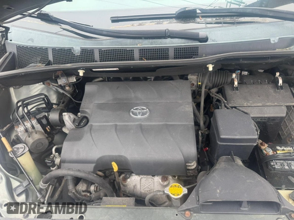 2013 Toyota Sienna LE AAS z VIN 5TDKK3DCXDS361554, wystawiony jako Copart lot #60774985 z przebiegiem 204 462 mil mil oraz Czysty tytuł • Clean title. Historia ofert i sprzedaży dostępna na DreamBid. Obrazek 7.
