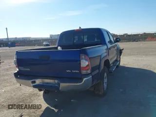 2015 Toyota Tacoma with VIN 5TFLU4EN6FX112038, listed as a IAAI auction lot 41592759 with 236,252 mi miles. Bid and sale history available at carsss.com. Image 4.