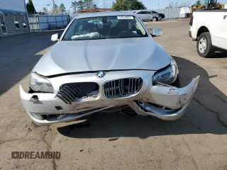 2012 BMW 5 Series 528i xDrive z VIN WBAXH5C52CDW10360, wystawiony jako Copart lot #54454025 z przebiegiem Nie podano mil oraz Szkoda całkowita • Salvage title. Historia ofert i sprzedaży dostępna na DreamBid. Obrazek 5.