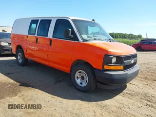 2017 Chevrolet Express Cargo z VIN 1GCWGAFF1H1177024, wystawiony jako IAAI lot #42803642 z przebiegiem 242 596 mil mil oraz . Historia ofert i sprzedaży dostępna na DreamBid. Obrazek 1.
