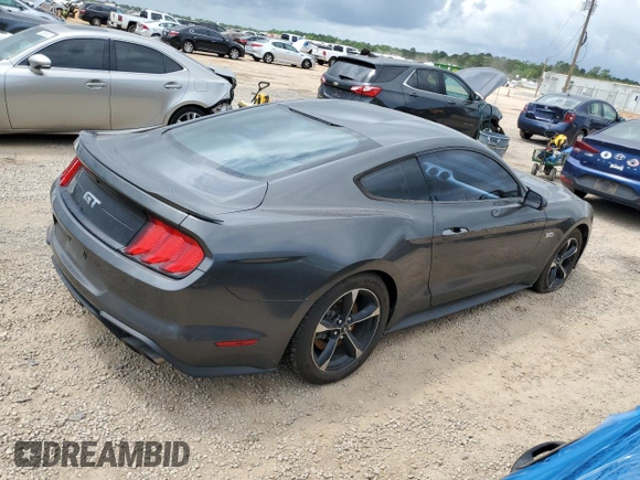 2018 Ford Mustang GT z VIN 1FA6P8CF8J5125570, wystawiony jako Copart lot #53959305 z przebiegiem 92 588 mil mil oraz Szkody całkowita. Historia ofert i sprzedaży dostępna na DreamBid. Obrazek 3.