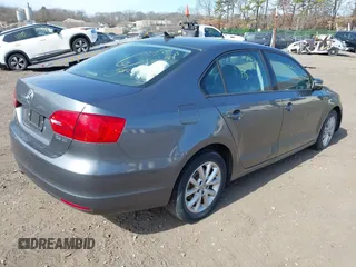 2011 Volkswagen Jetta Sedan SE w/Convenience & Sunroof PZEV with VIN 3VWDZ7AJ1BM379918, listed as a IAAI auction lot 41788875 with 999,999 mi miles. Bid and sale history available at carsss.com. Image 4.